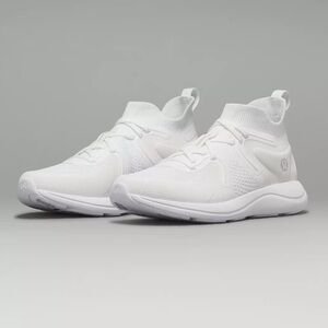 9.5 women’s New Lululemon Chargefeel 2 Mid Workout Shoes White